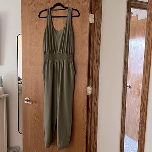NWT Abercrombie Traveler Jumpsuit size M, olive green